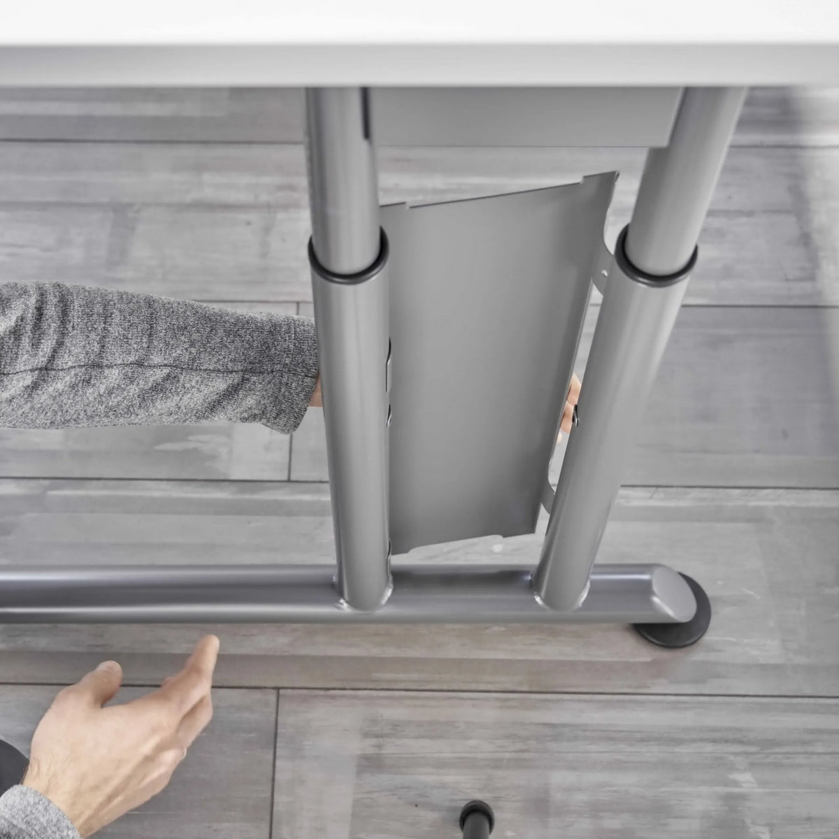 Untergestell des Schreibtisches ZENO 19 S in Grau-Silber mit Kabelmanagement von hjh OFFICE PRO