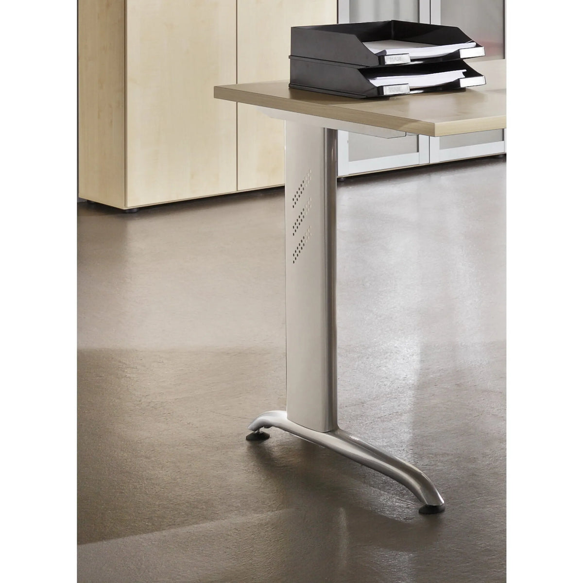 Silbernes Tischgestell mit Y-Fuß des Schreibtischs BELA 2E S von hjh OFFICE PRO