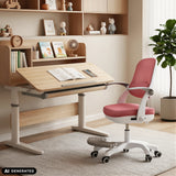 Rosa Kinderdrehstuhl Kiddy Smart Step an einem höhenverstellbaren Schreibtisch von hjh OFFICE (KI-generiertes Bild)